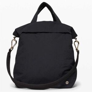 Lululemon On My Level Bag 1.0
Black / Shiny Gold